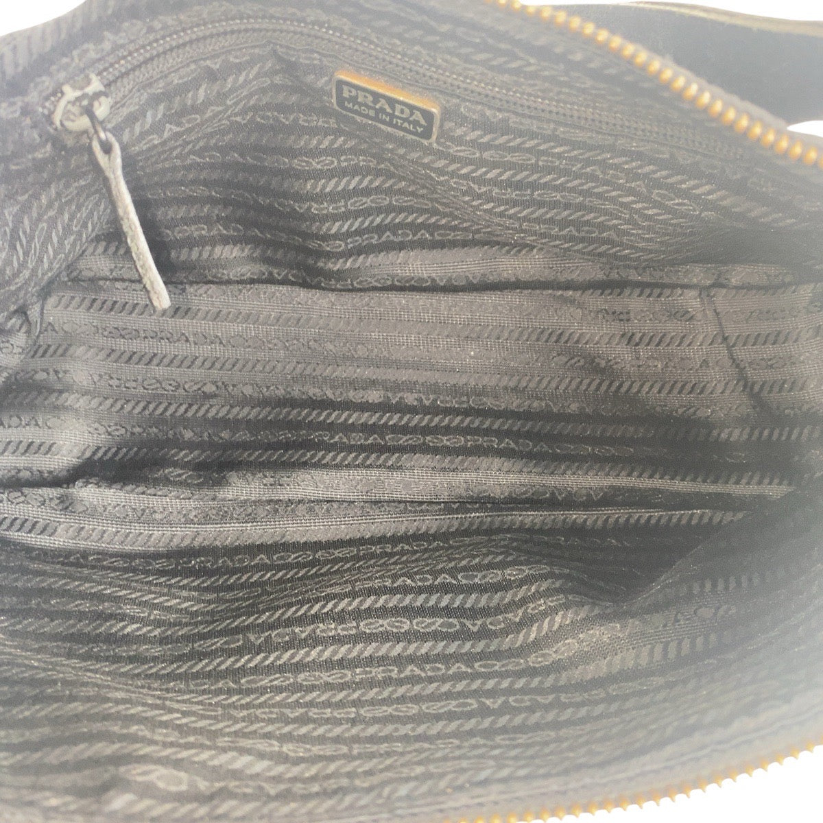 16857
PRADA プラダ テスート 三角ロゴプレート ブラック 黒 ゴールド金具 ナイロン / レザー ショルダーバッグ  レディース AB26