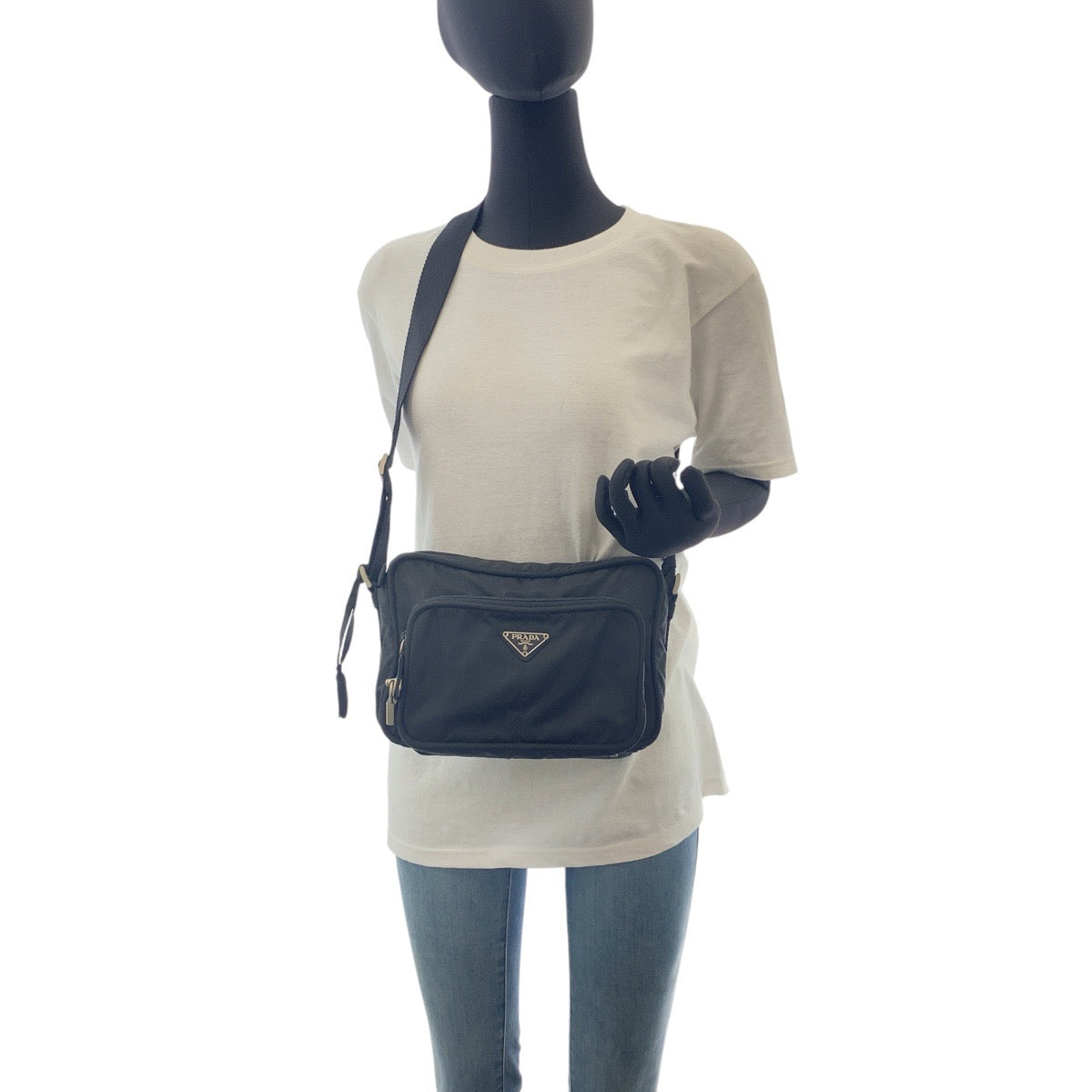 16878
PRADA プラダ テスート 三角ロゴプレート ブラック 黒 シルバー金具 ナイロン B7558 斜め掛け ショルダーバッグ 男女兼用  レディース AB36