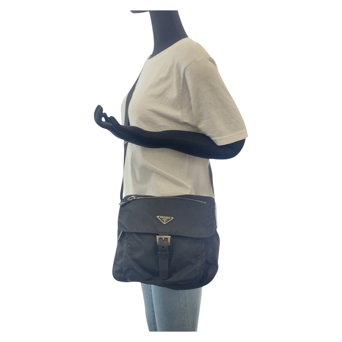 16879
PRADA プラダ テスート 三角ロゴプレート ブラック 黒 シルバー金具 ナイロン 斜め掛け ショルダーバッグ 男女兼用  メンズ AB40