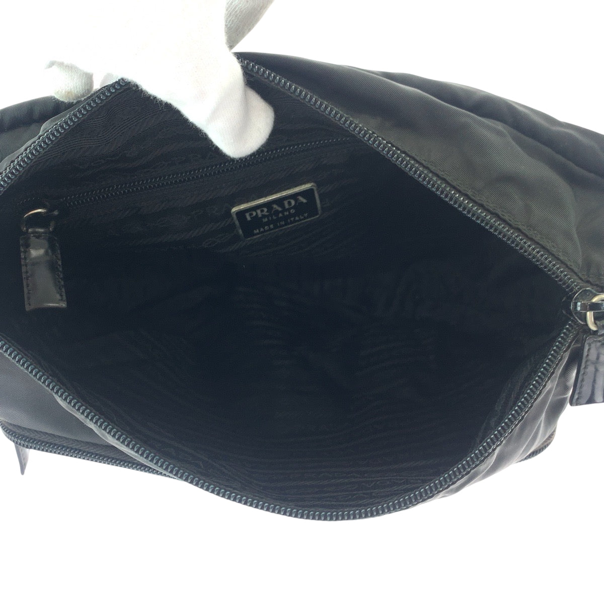 16890
PRADA プラダ テスート 三角ロゴプレート ブラック 黒 シルバー金具 ナイロン 1BD671 ショルダーバッグ メッセンジャーバッグ  メンズ ABP41