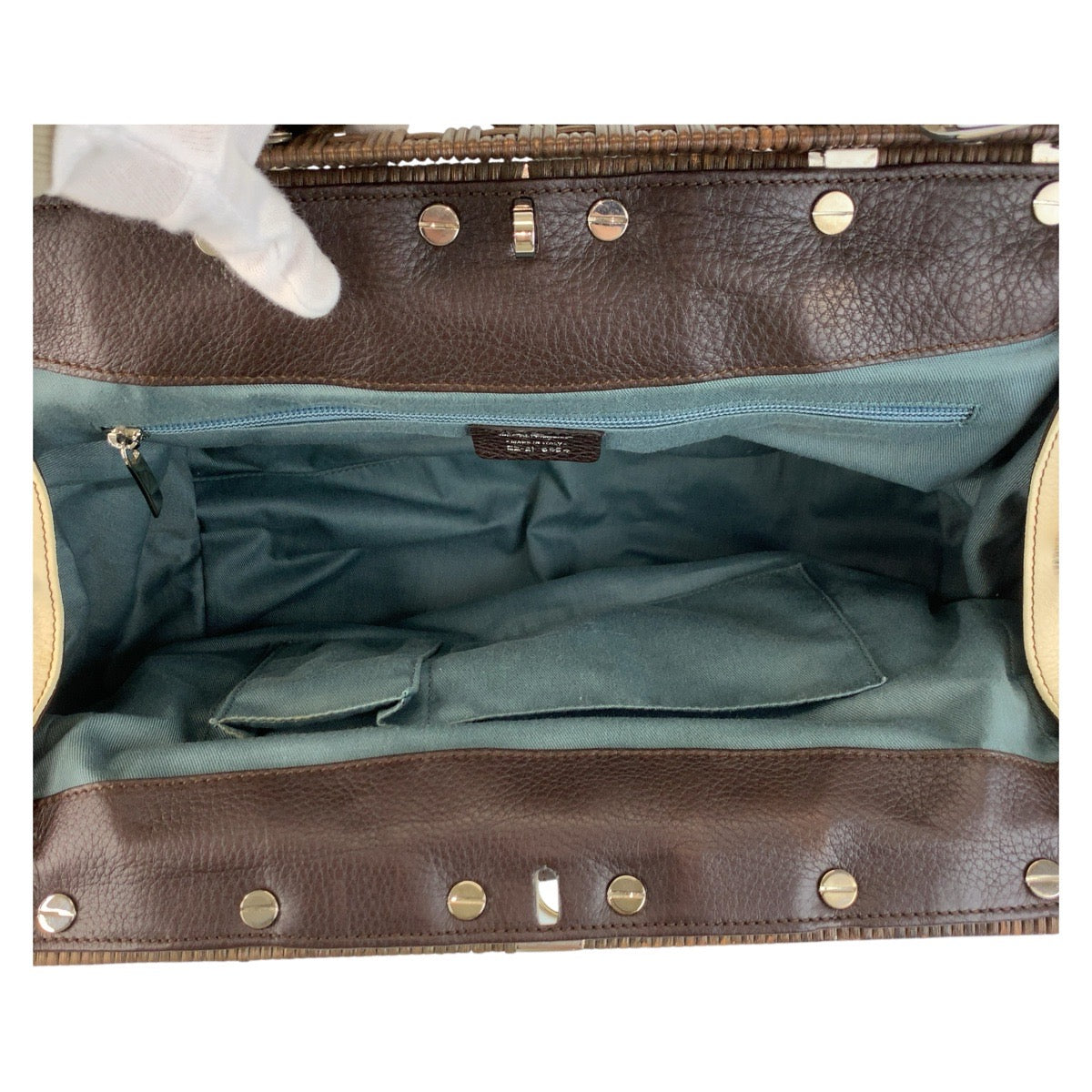 16905
Salvatore Ferragamo サルヴァトーレフェラガモ ベージュ アイボリー シルバー金具 レザー EZ-21 6954 ショルダーバッグ  レディース AB35