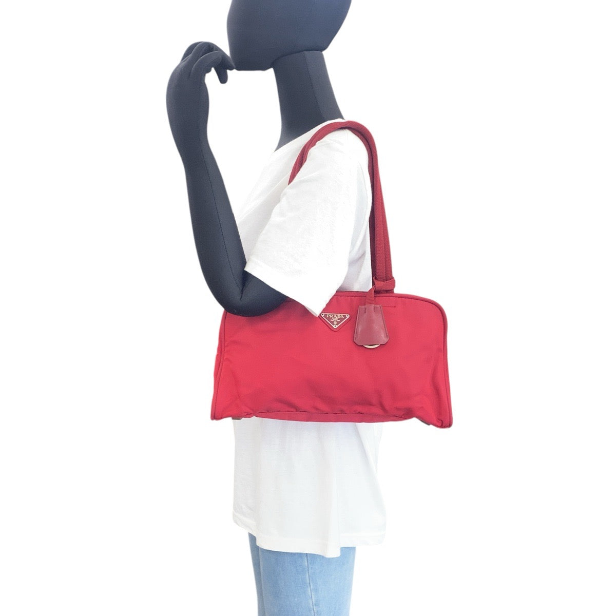 16942
PRADA プラダ テスート 三角ロゴプレート レッド シルバー金具 ナイロン ショルダーバッグ  レディース B23