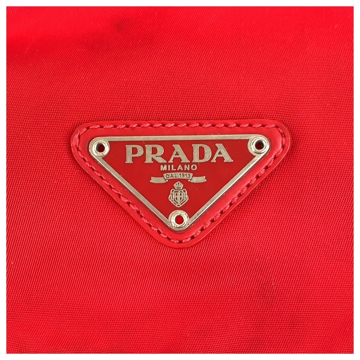16945
PRADA プラダ テスート 三角ロゴプレート レッド シルバー金具 ポーチ アクセサリーポーチ  レディース AB15