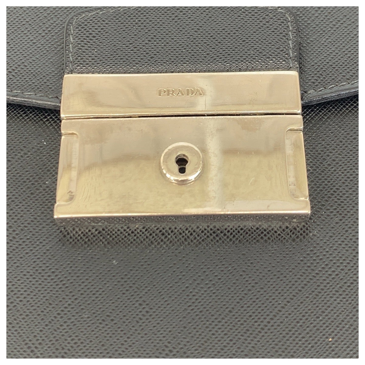 16965
PRADA プラダ サフィアーノ ブラック 黒 シルバー金具 レザー ビジネスバッグ ブリーフケース メンズ AB42