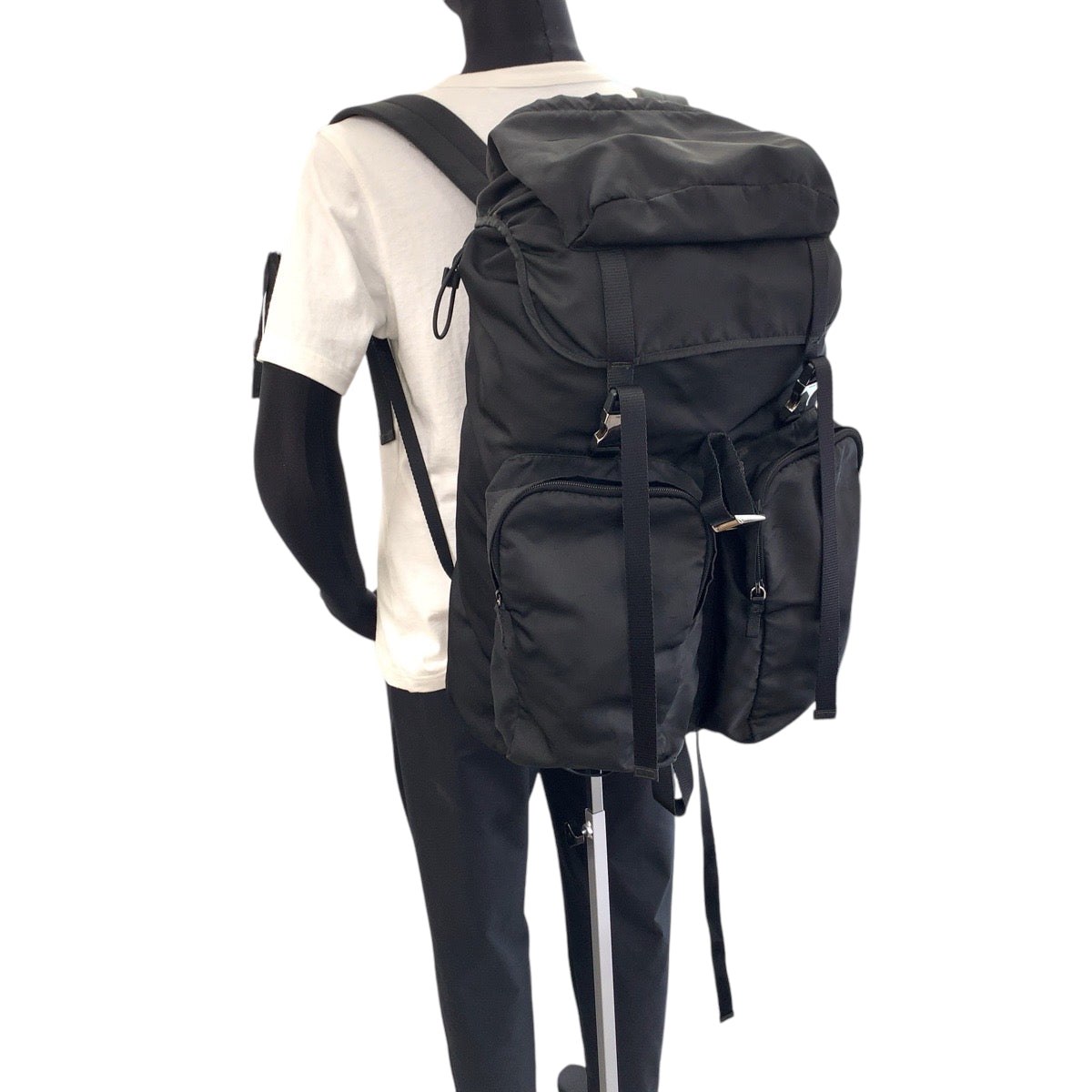 16983
PRADA プラダ テスート 三角ロゴプレート ブラック 黒 シルバー金具 ナイロン リュックサック マウンテンバッグ  メンズ