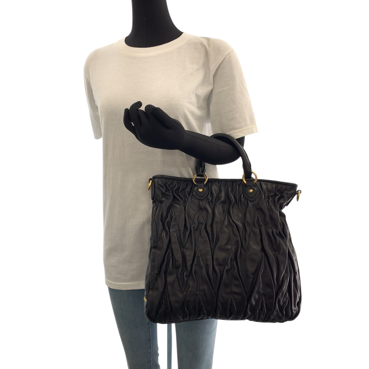 16986
Miu Miu ミュウ ミュウ マテラッセ ブラック 黒 ゴールド金具 レザー ショルダーバッグ ハンドバッグ 2way  レディース ABP56