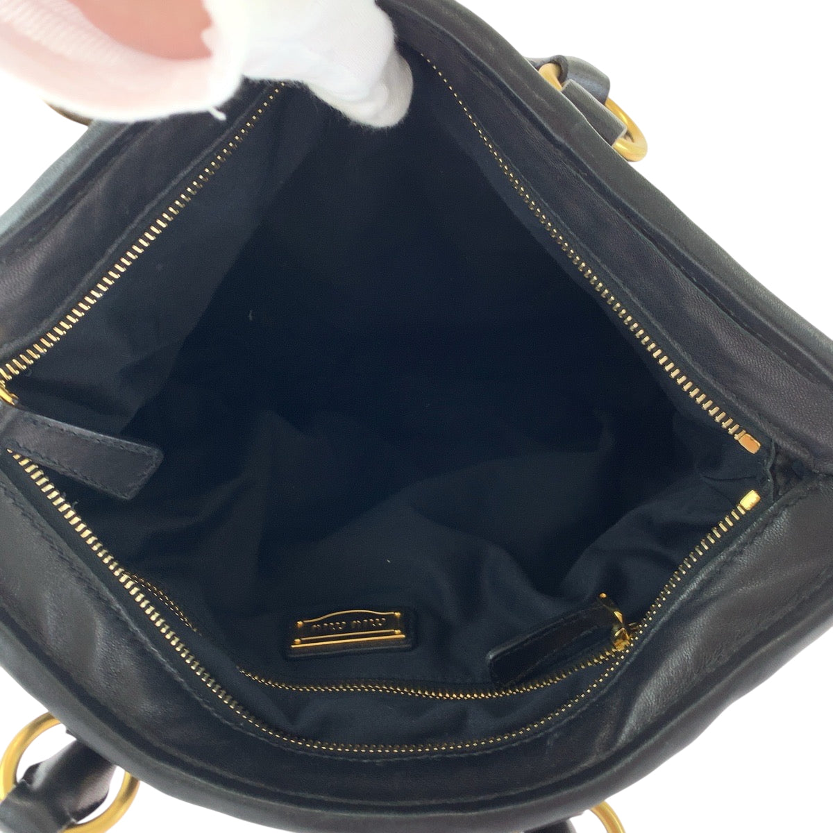 16986
Miu Miu ミュウ ミュウ マテラッセ ブラック 黒 ゴールド金具 レザー ショルダーバッグ ハンドバッグ 2way  レディース ABP56