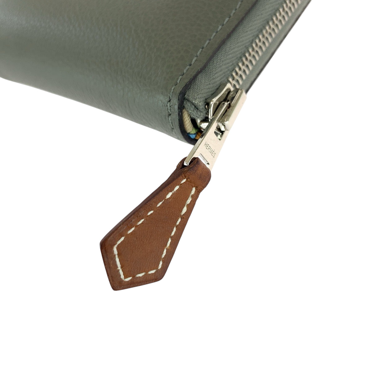 17018
HERMES エルメス アザップ コンパクト シルクイン グリメイヤー グレー系 エバーカラー 折財布 コンパクトウォレット 男女兼用 B刻印  レディース