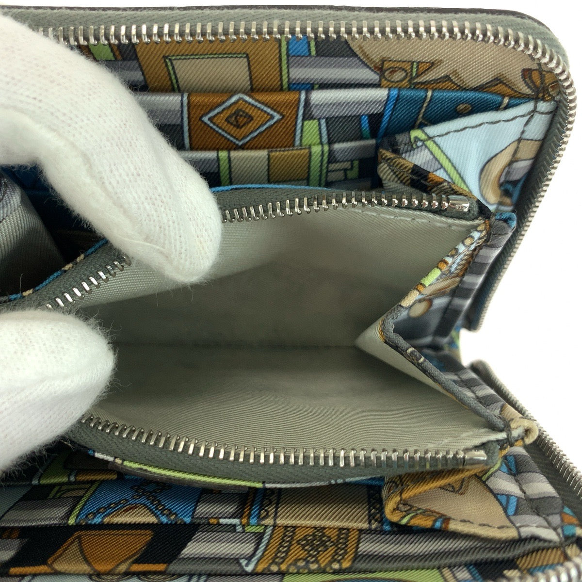 17018
HERMES エルメス アザップ コンパクト シルクイン グリメイヤー グレー系 エバーカラー 折財布 コンパクトウォレット 男女兼用 B刻印  レディース