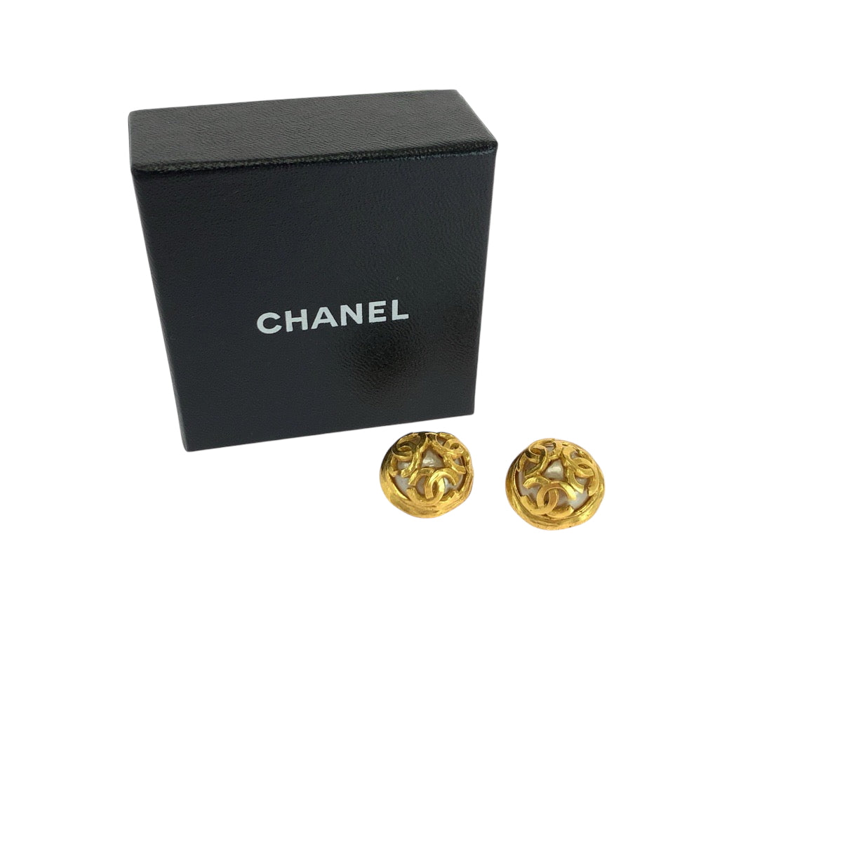 17026
CHANEL シャネル ヴィンテージ トリプルココマーク フェイクパール ゴールド ホワイト メッキ / フェイクパール イヤリング 94A刻印 レディース A39