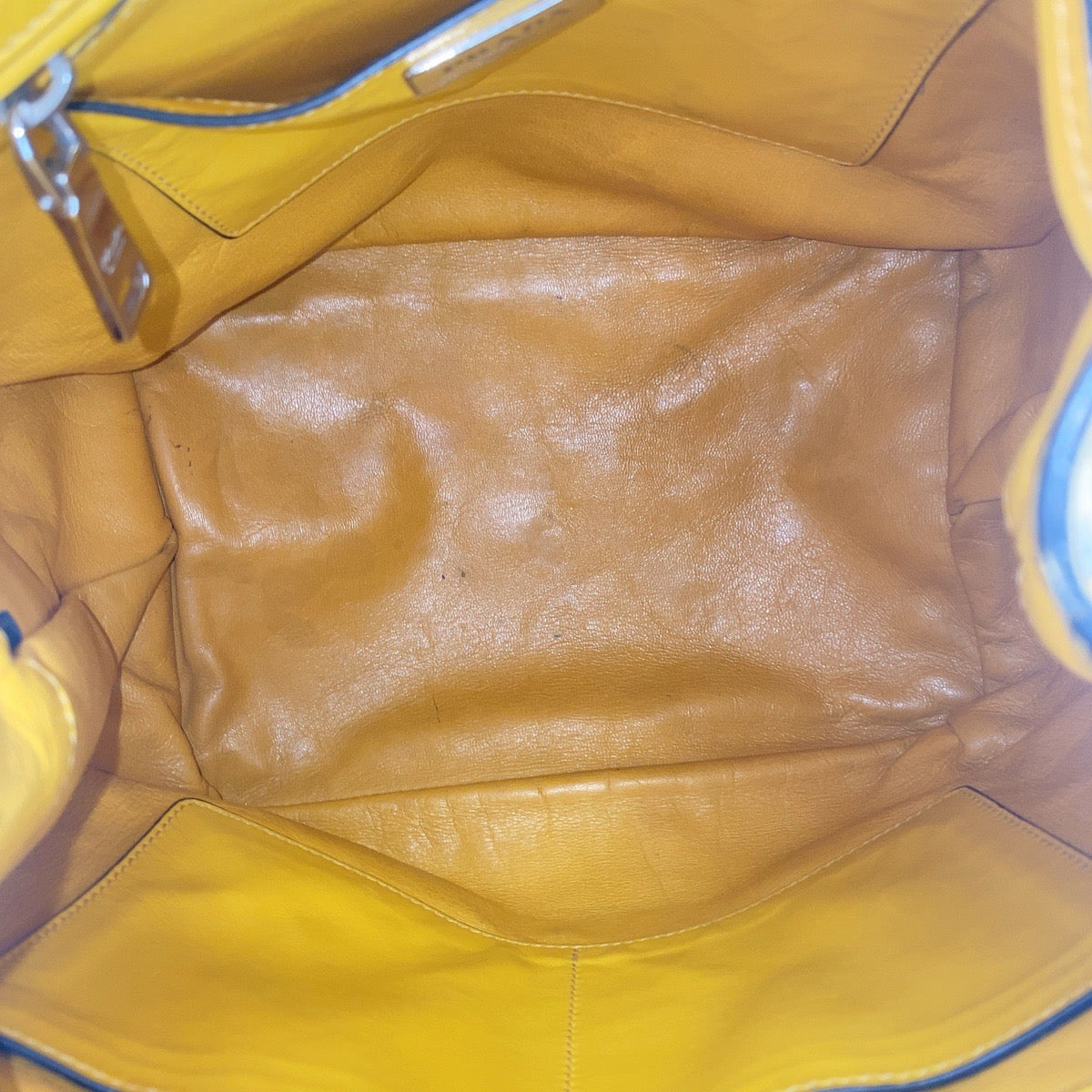 17037
PRADA プラダ 三角ロゴプレート イエロー シルバー金具 レザー ショルダーバッグ 巾着 タッセル スタッズ  レディース AB78