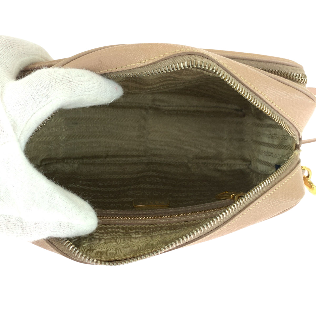 17099
PRADA プラダ サフィアーノ 三角ロゴプレート ピンクベージュ ゴールド金具 レザー BT1010 ショルダーバッグ ポシェット  レディース ABP58