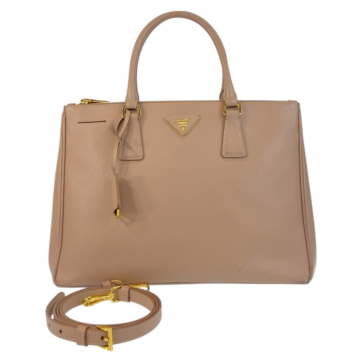 17105
PRADA プラダ サフィアーノ ガレリア 三角ロゴプレート ベージュ ピンクベージュ ゴールド金具 レザー ハンドバッグ トートバッグ ショルダーバッグ 2way レディース AB60