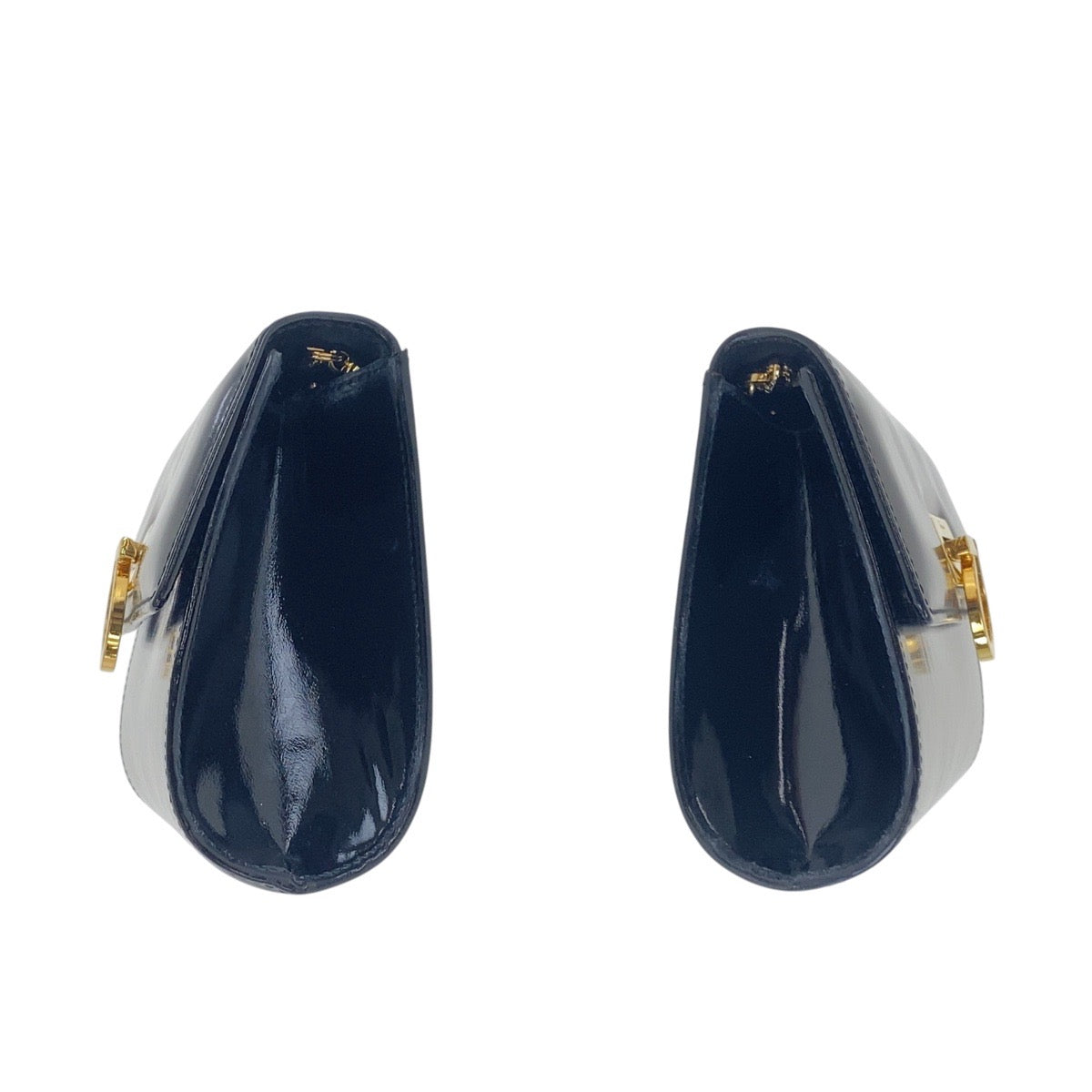 17128
Salvatore Ferragamo サルヴァトーレフェラガモ ヴィンテージ ガンチーニ ブラック 黒 ゴールド金具 エナメル 斜め掛け ショルダーバッグ  レディース ABP39