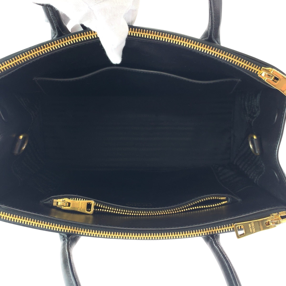 17131
PRADA プラダ パラディグム サフィアーノ ロゴ ブラック 黒 ゴールド金具 レザー 1BA103 ハンドバッグ トートバッグ  レディース ABP73
