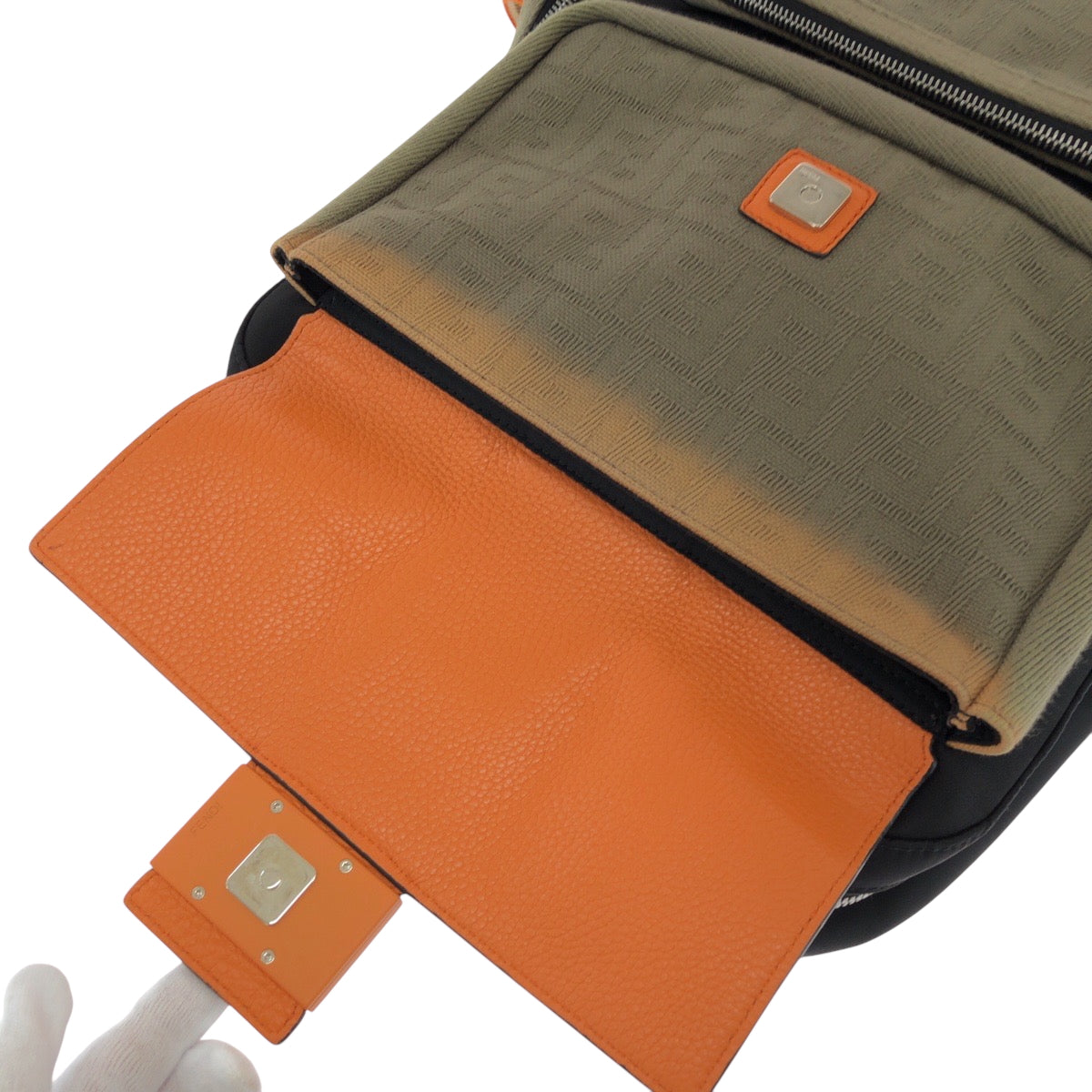 17139
FENDI フェンディ ズッカ柄 ブラック オレンジ カーキ シルバー金具 キャンバス / ナイロン 7VZ048 リュックサック バックパック  メンズ AB74