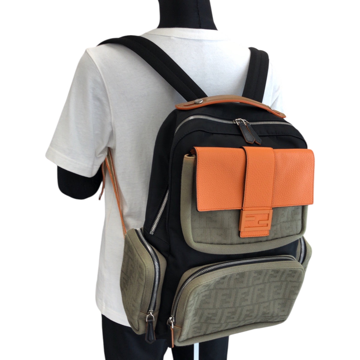 17139
FENDI フェンディ ズッカ柄 ブラック オレンジ カーキ シルバー金具 キャンバス / ナイロン 7VZ048 リュックサック バックパック  メンズ AB74