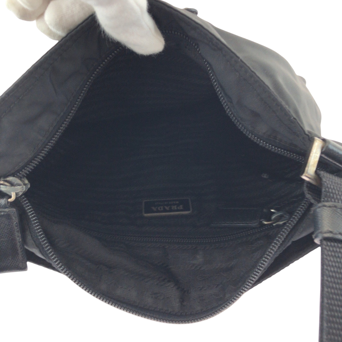 17160
PRADA プラダ テスート 三角ロゴプレート ブラック 黒 シルバー金具 ナイロン ショルダーバッグ サコッシュ  レディース ABP39