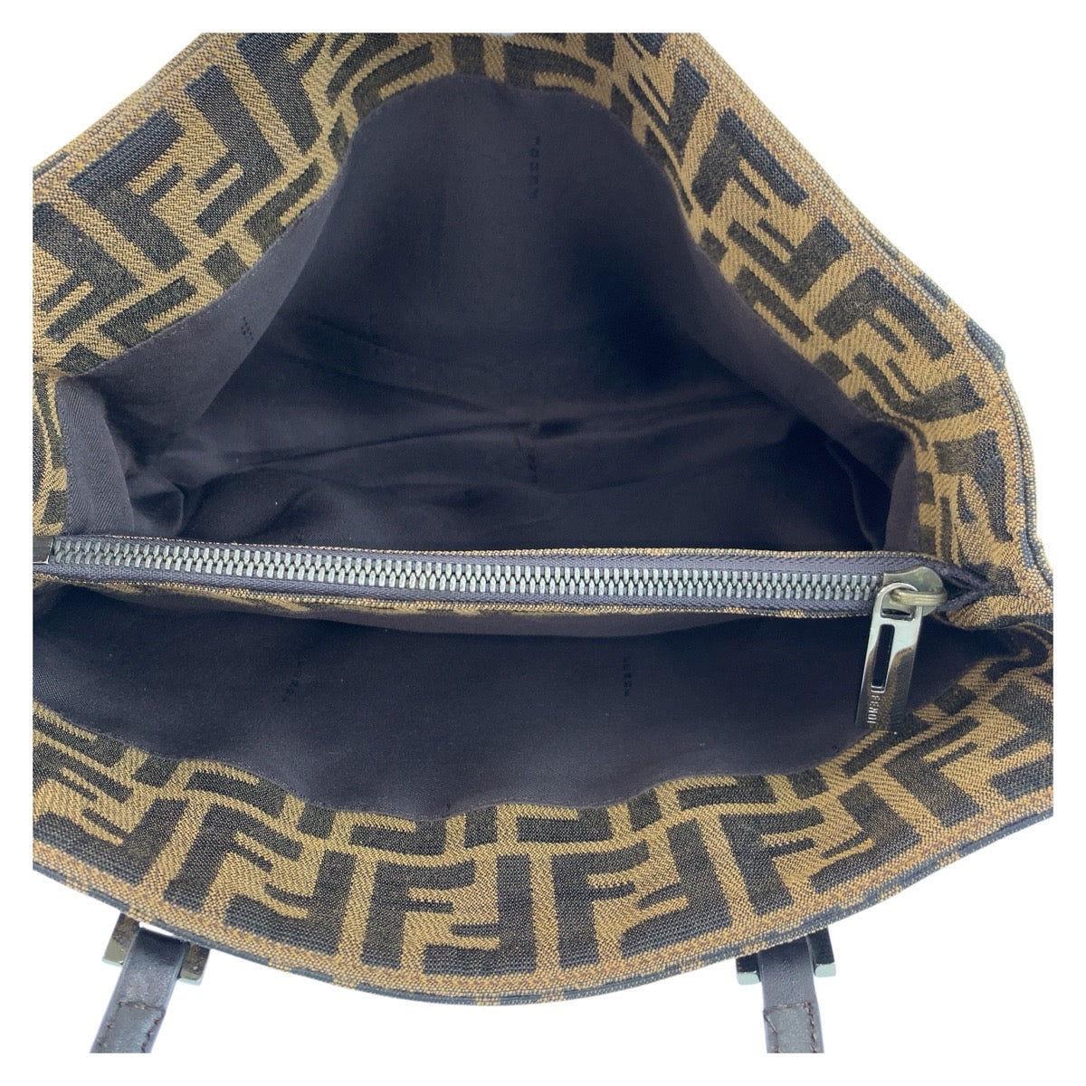 17162
FENDI フェンディ ズッカ ブラウン シルバー金具 キャンバス / レザー 8BH072 トートバッグ ハンドバッグ  レディース ABP45