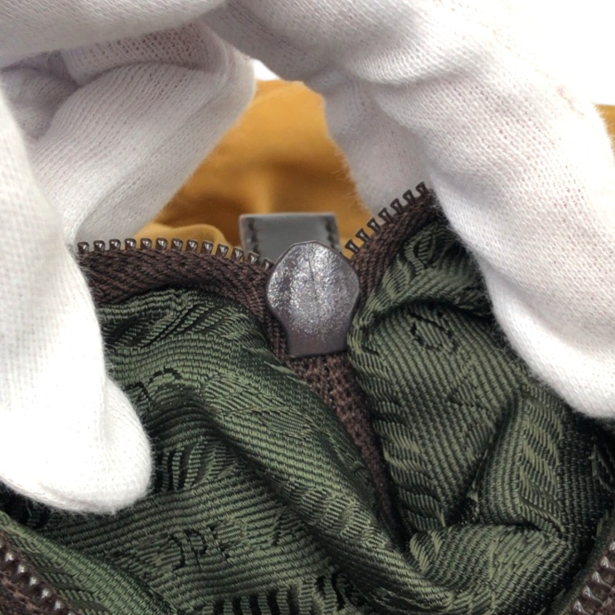 17172
PRADA プラダ テスート 三角ロゴ ブラウン キャメル シルバー金具 ナイロン リュック デイパック リュックサック バックパック 男女兼用 レディース ABP