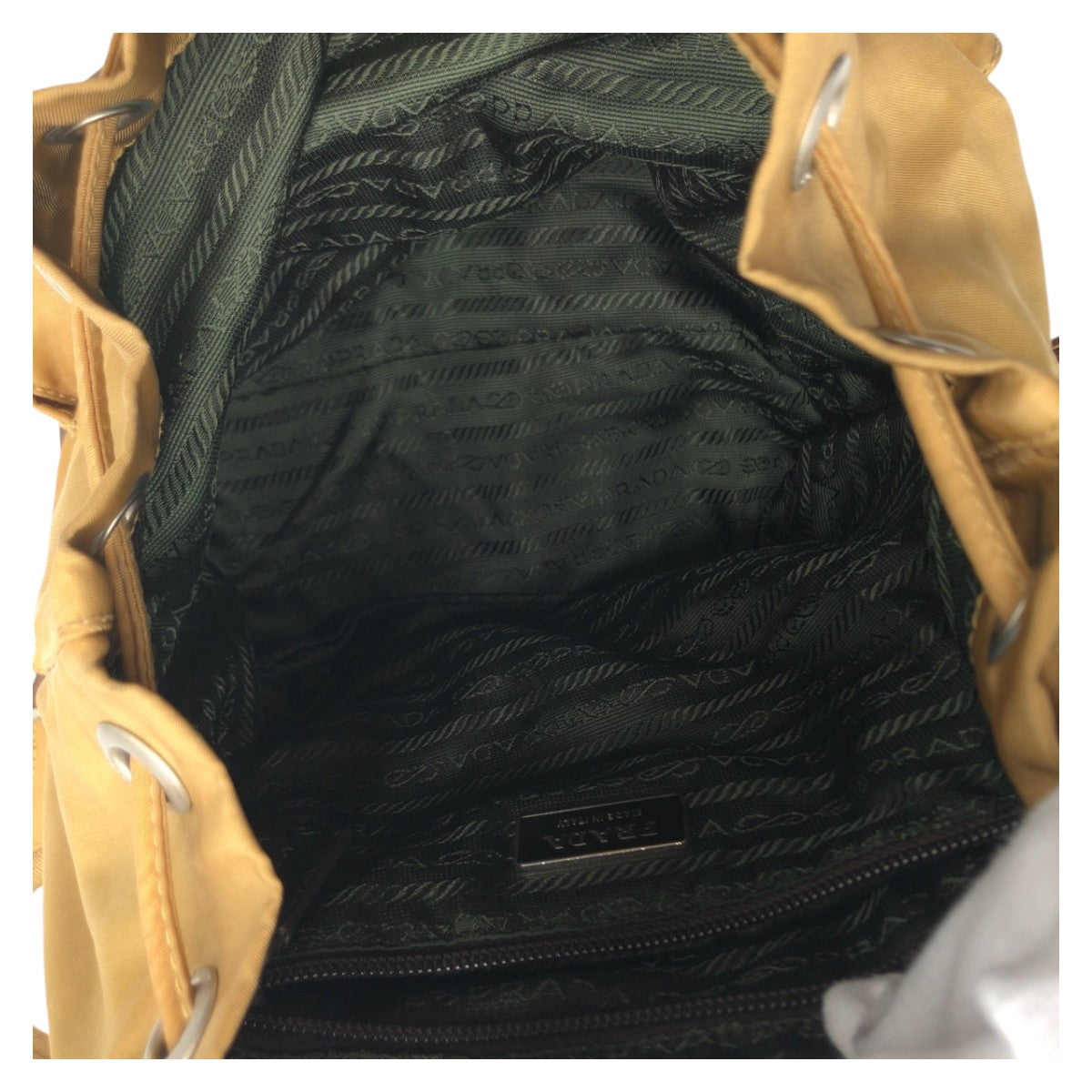 17172
PRADA プラダ テスート 三角ロゴ ブラウン キャメル シルバー金具 ナイロン リュック デイパック リュックサック バックパック 男女兼用 レディース ABP