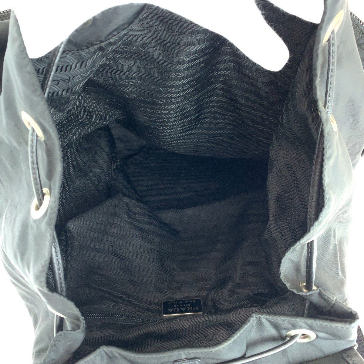 17173
PRADA プラダ テスート ブラック 黒 シルバー金具 ナイロン リュックサック バックパック 男女兼用  レディース ABP52