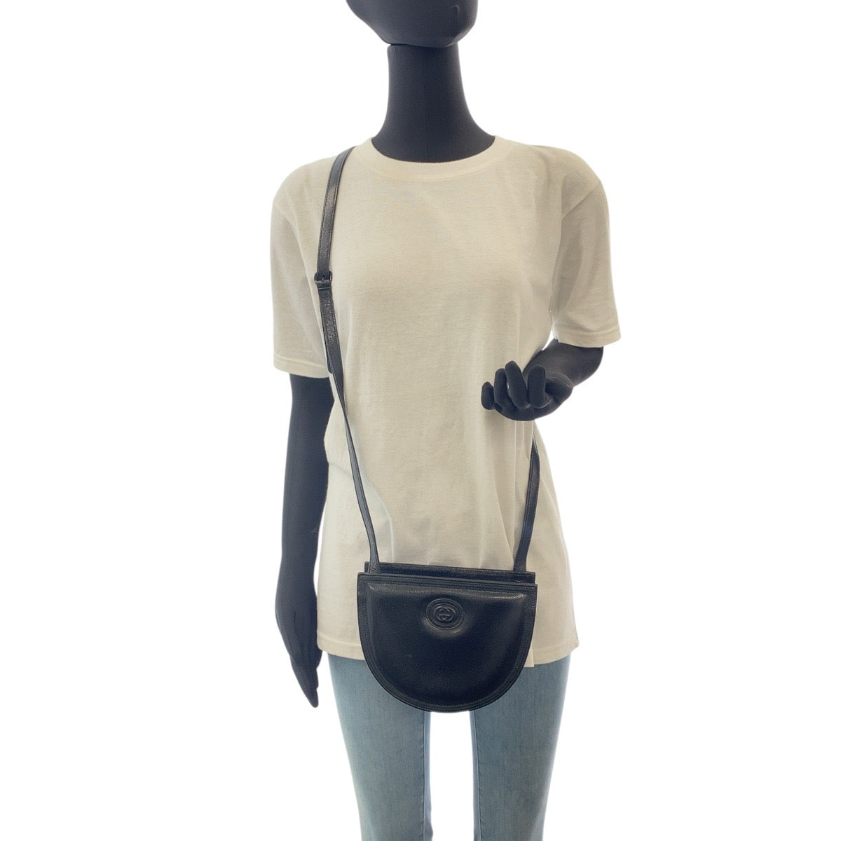 17179
GUCCI グッチ ヴィンテージ オールドグッチ ブラック 黒 ゴールド金具 レザー 007 113 0108 斜め掛け ショルダーバッグ レディース A46