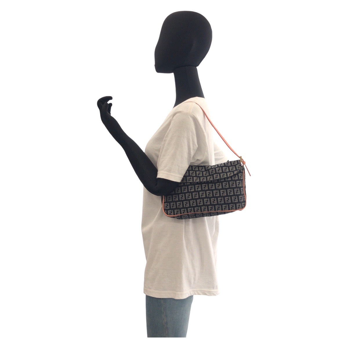 17188
FENDI フェンディ ズッキーノ ブラック 黒 ピンク ゴールド金具 キャンバス / レザー ショルダーバッグ  レディース