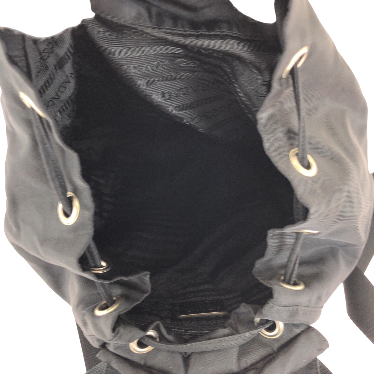 17192
PRADA プラダ テスート 三角ロゴプレート ブラック 黒 シルバー金具 ナイロン BZ5827 リュックサック バックパック  レディース ABP46