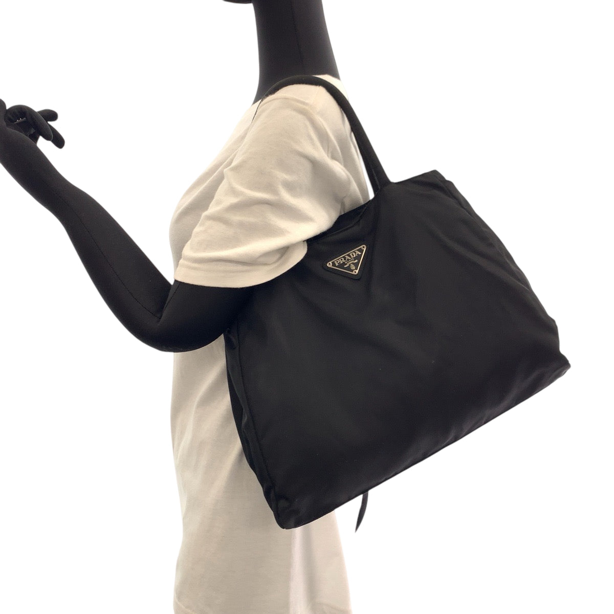 17198
PRADA プラダ テスート 三角ロゴプレート ブラック 黒 シルバー金具 ナイロン トートバッグ ハンドバッグ ショルダーバッグ  レディース AB26