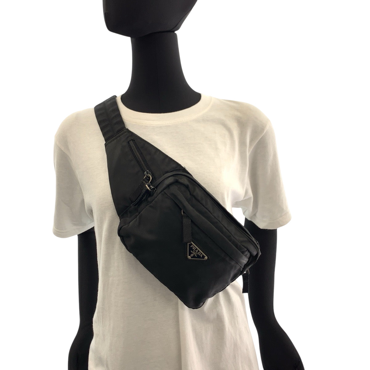 17200
PRADA プラダ テスート 三角ロゴプレート ブラック 黒 シルバー金具 ナイロン V210 ウエストバッグ バムバッグ  メンズ AB40