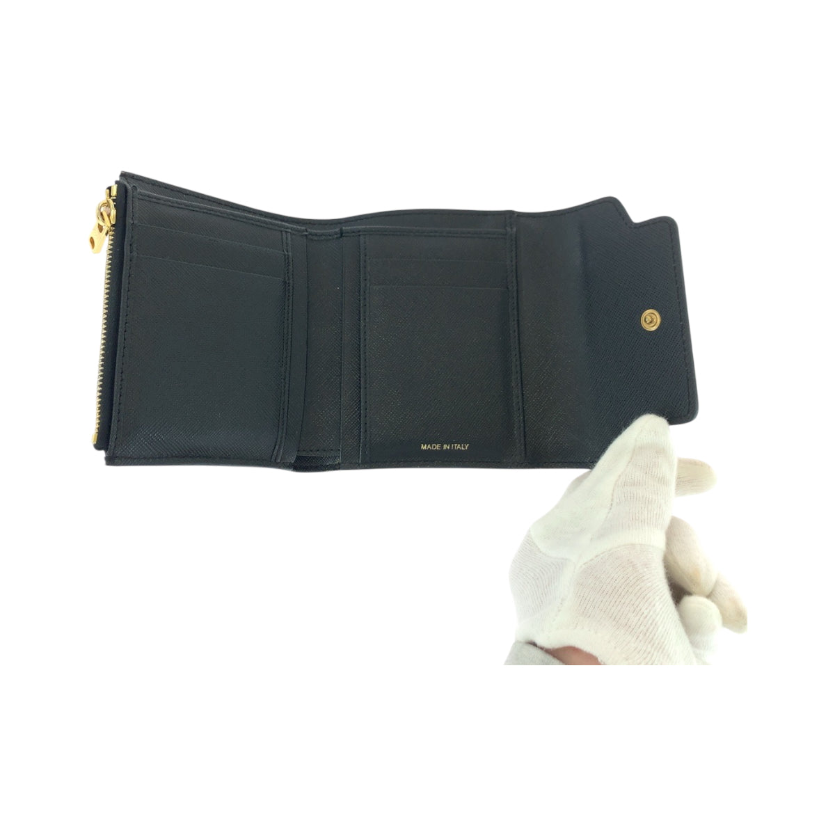 17206
MARNI マルニ サフィアーノ ブラック 黒 ゴールド金具 レザー PFMO0052U2 折財布 コンパクトウォレット  レディース AB9