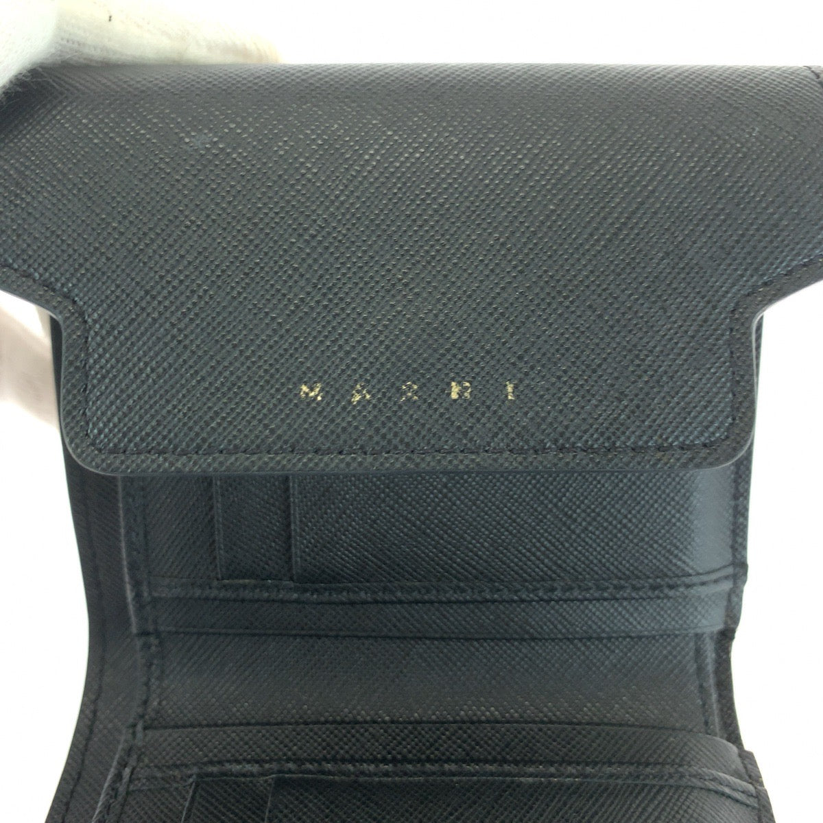 17206
MARNI マルニ サフィアーノ ブラック 黒 ゴールド金具 レザー PFMO0052U2 折財布 コンパクトウォレット  レディース AB9