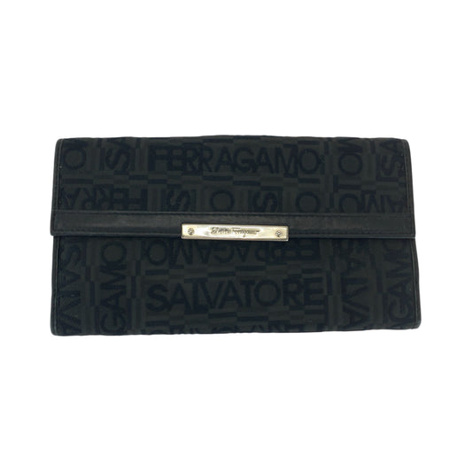 17208
Salvatore Ferragamo サルヴァトーレフェラガモ ロゴジャガード 男女兼用 ブラック 黒 シルバー金具 キャンバス 折財布 ロングウォレット  メンズ AB5