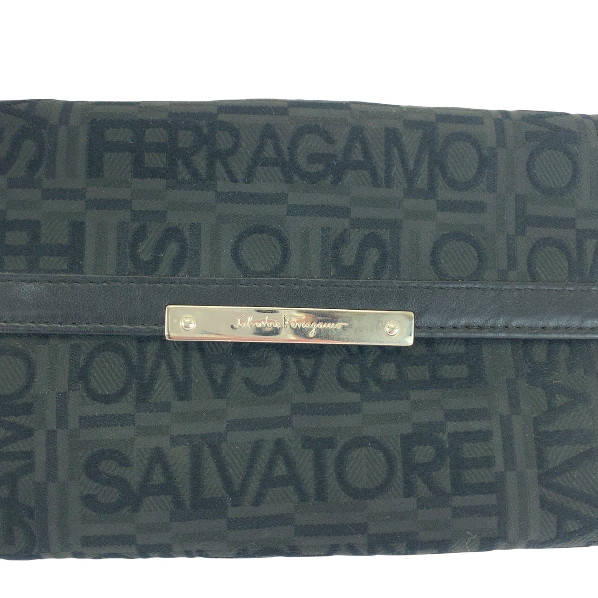 17208
Salvatore Ferragamo サルヴァトーレフェラガモ ロゴジャガード 男女兼用 ブラック 黒 シルバー金具 キャンバス 折財布 ロングウォレット  メンズ AB5