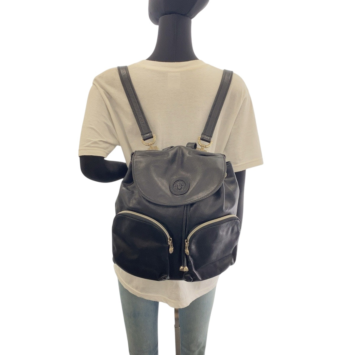 17225
VERSACE ヴェルサーチ ヴィンテージ メドゥーサ ブラック 黒 シルバー金具 レザー バックパック リュックサック 男女兼用  レディース ABP74