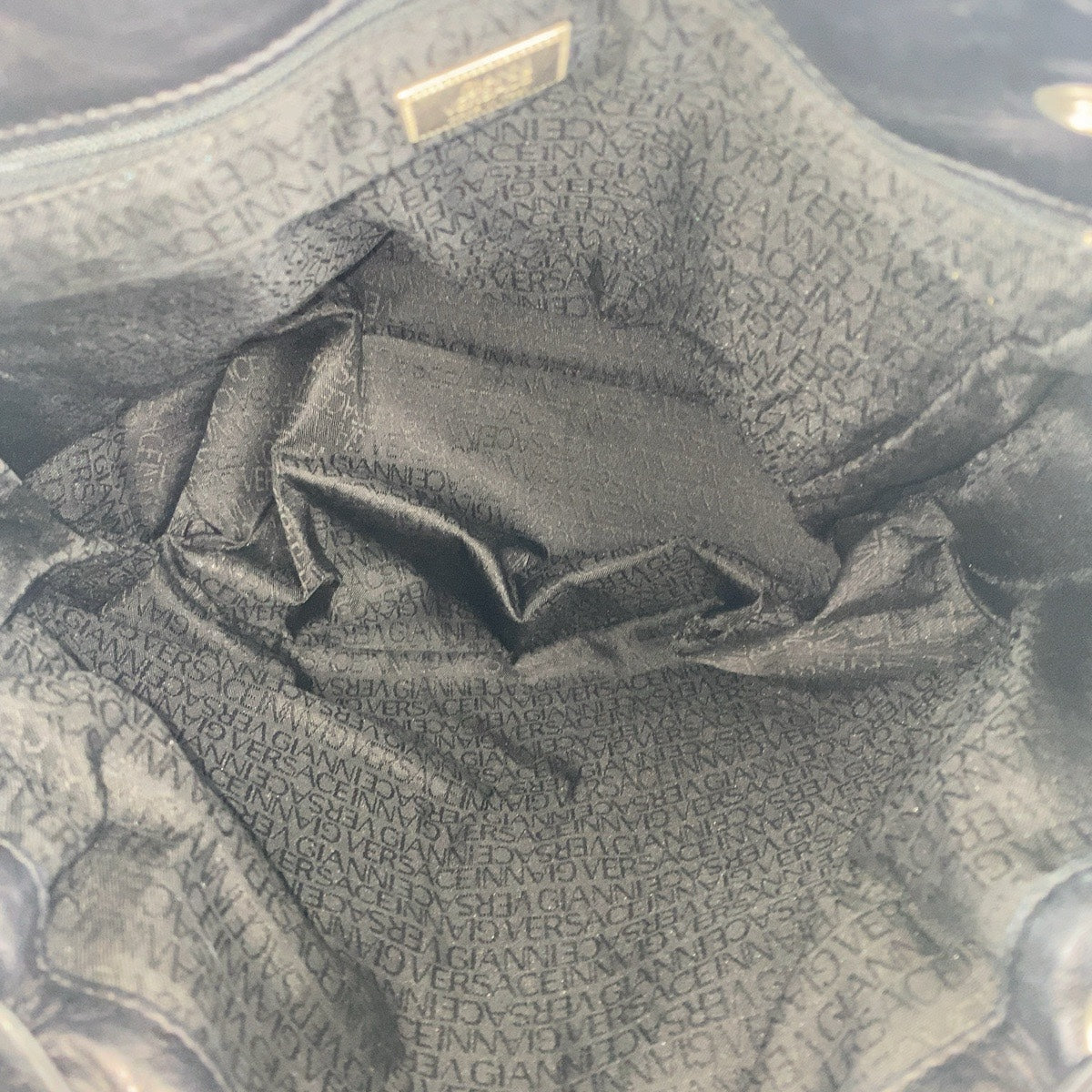 17225
VERSACE ヴェルサーチ ヴィンテージ メドゥーサ ブラック 黒 シルバー金具 レザー バックパック リュックサック 男女兼用  レディース ABP74