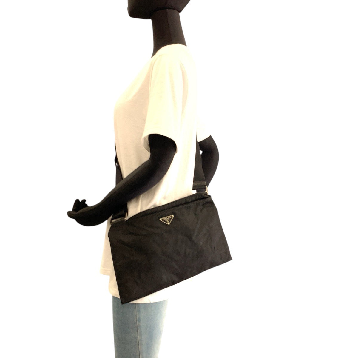 17235
PRADA プラダ テスート 三角ロゴプレート ブラック 黒 シルバー金具 ナイロン ショルダーバッグ メッセンジャーバッグ  レディース AB26