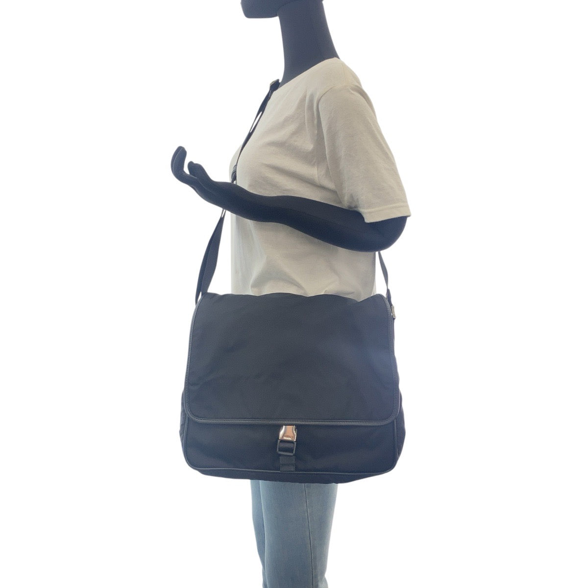 17236
PRADA プラダ テスート 三角ロゴプレート ブラック 黒 シルバー金具 ナイロン 斜め掛け ショルダーバッグ メッセンジャーバッグ 男女兼用  メンズ ABP43