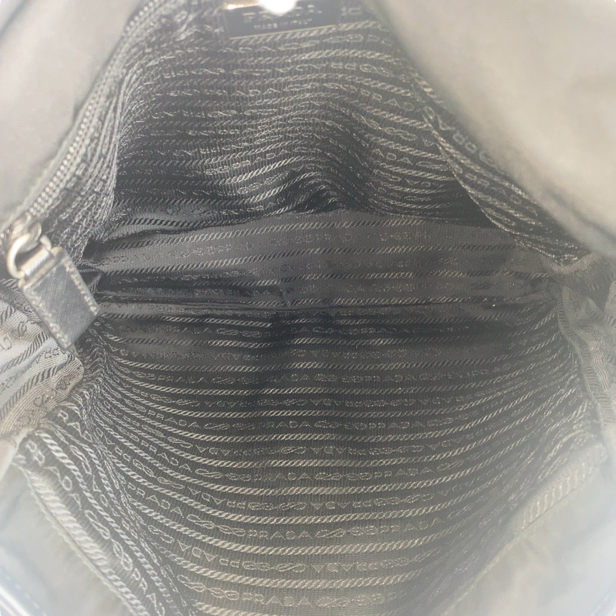 17236
PRADA プラダ テスート 三角ロゴプレート ブラック 黒 シルバー金具 ナイロン 斜め掛け ショルダーバッグ メッセンジャーバッグ 男女兼用  メンズ ABP43