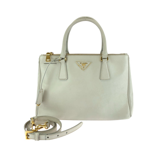 17260
PRADA プラダ サフィアーノ ガレリア 三角ロゴプレート ホワイト ゴールド金具 レザー BN2863 トートバッグ ショルダーバッグ ハンドバッグ 2way  レディース ABP56