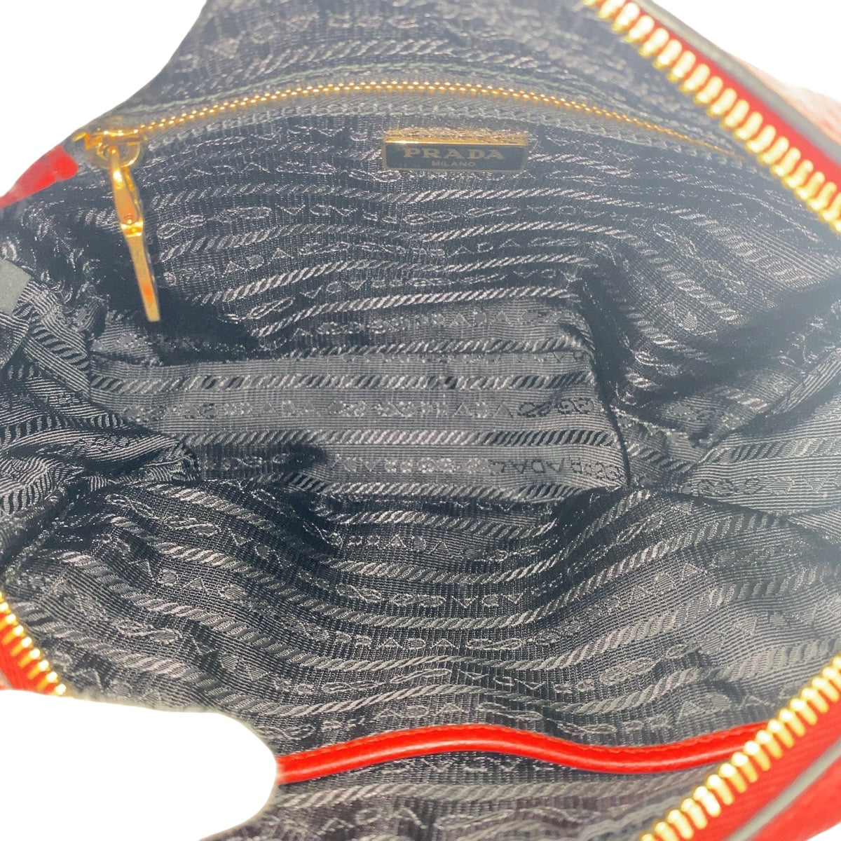 17301
PRADA プラダ レッド ゴールド金具 レザー ショルダーバッグ ポシェット レディース A78