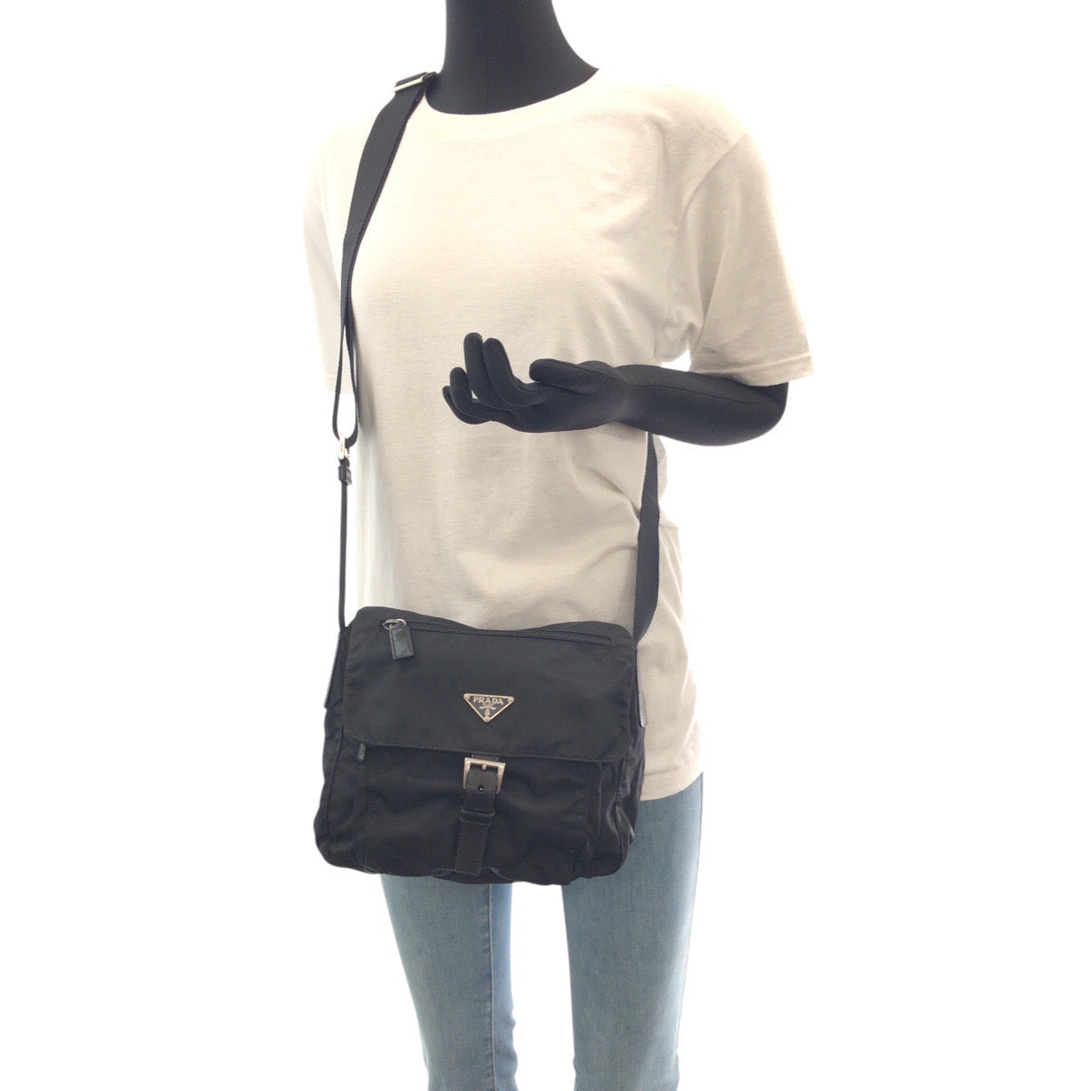 17303
PRADA プラダ テスート 三角ロゴプレート ブラック 黒 シルバー金具 ナイロン 50 斜め掛け ショルダーバッグ 男女兼用 レディース AB33