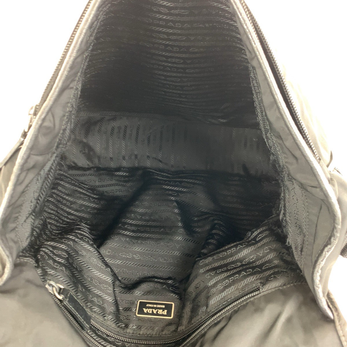 17305
PRADA プラダ テスート サフィアーノ 三角ロゴプレート ブラック 黒 シルバー金具 ナイロン / レザー ショルダーバッグ メッセンジャーバッグ 男女兼用  レディース AB32