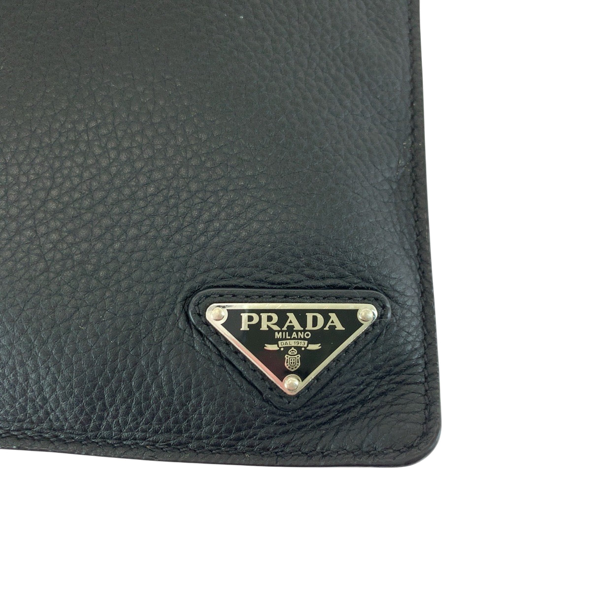 17315
PRADA プラダ ヴィッテロ シティ 三角ロゴプレート ブラック 黒 シルバー金具 レザー クラッチバッグ セカンドバッグ メンズ ABP46