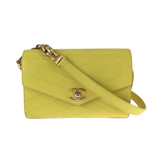 17346
CHANEL シャネル シェブロンステッチ ココマーク ターンロック イエロー ゴールド金具 カーフ チェーンショルダーバッグ ウエストバッグ  レディース A200