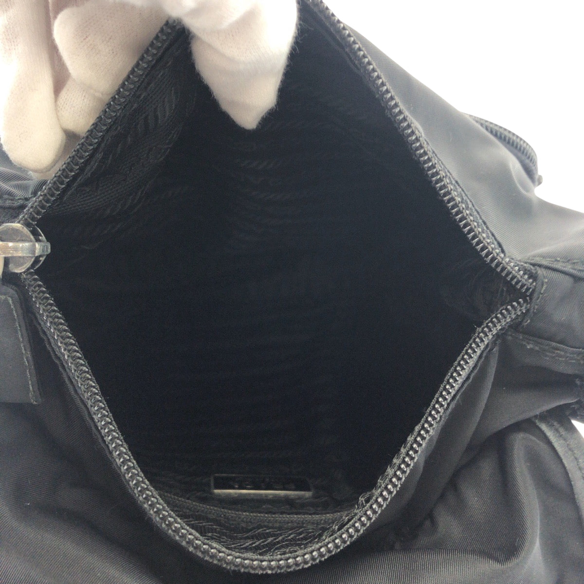 17387
PRADA プラダ テスート 三角ロゴプレート ブラック 黒 シルバー金具 ナイロン BT0173 ショルダーバッグ メッセンジャーバッグ  メンズ AB43