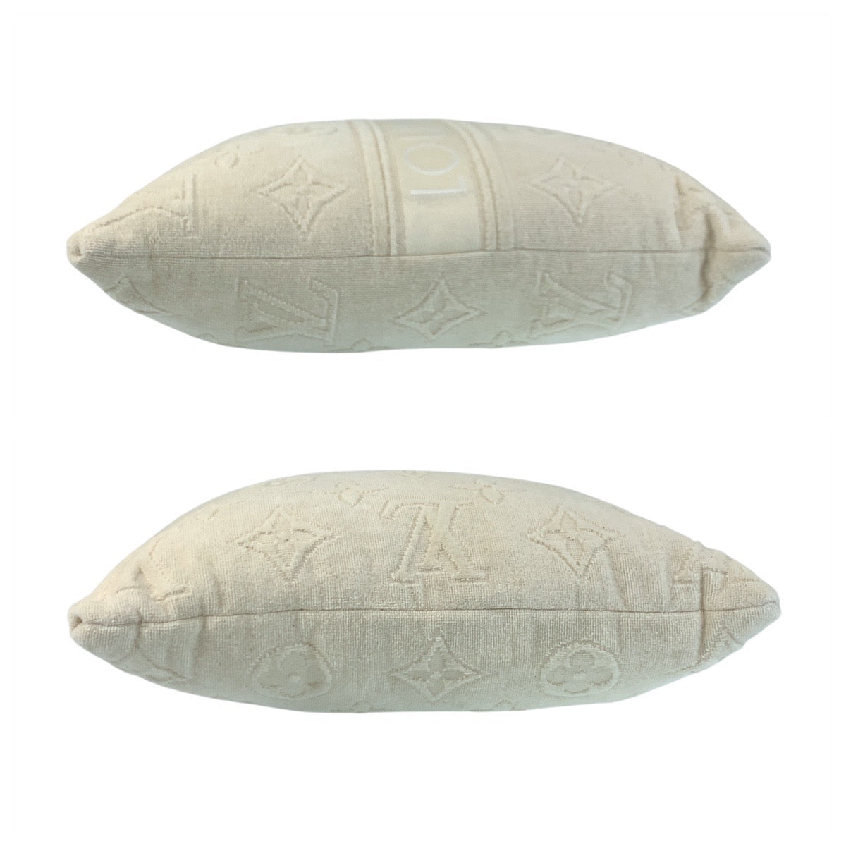 17427
LOUIS VUITTON ルイヴィトン クッサン LVバケーション クリーム アイボリー コットン M77528 インテリア クッション 男女兼用  レディース A58