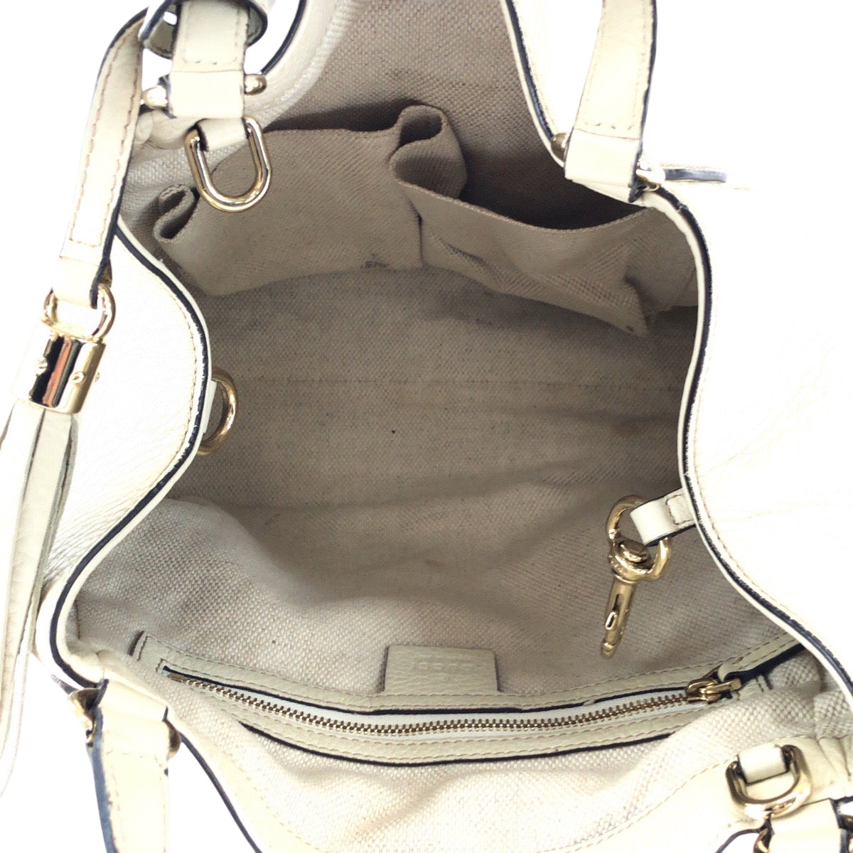 17441
GUCCI グッチ ソーホー インターロッキング フリンジ アイボリー ゴールド金具 レザー 386751 ショルダーバッグ ハンドバッグ 2way  レディース AB63