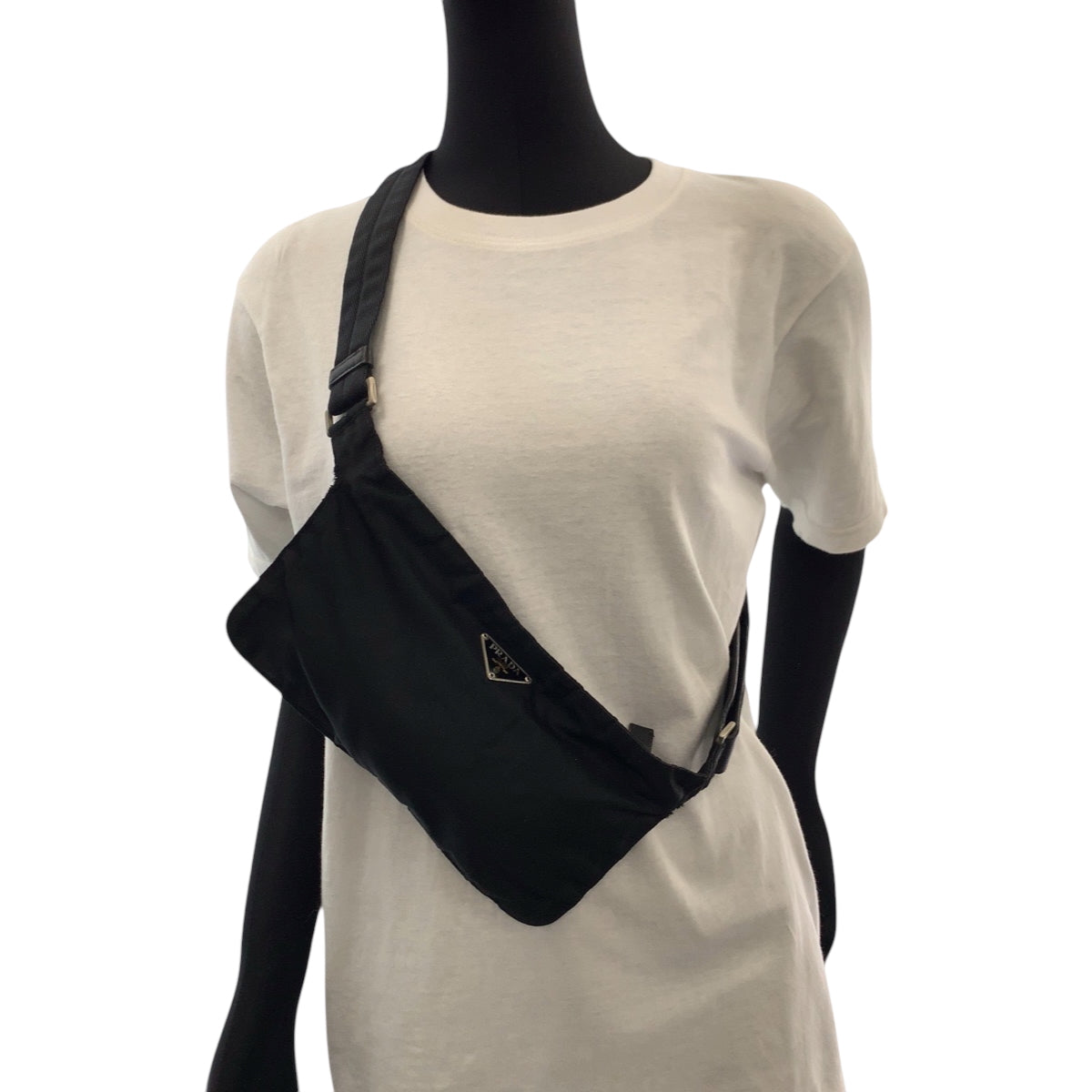 17442
PRADA プラダ テスート 三角ロゴプレート ブラック 黒 シルバー金具 ナイロン ショルダーバッグ ボディバッグ レディース ABP33